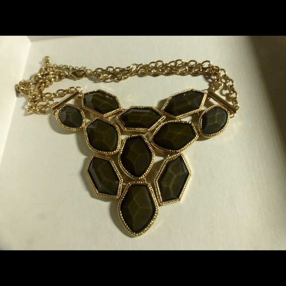 Gold deep green statement neckless - Picture 1 of 9
